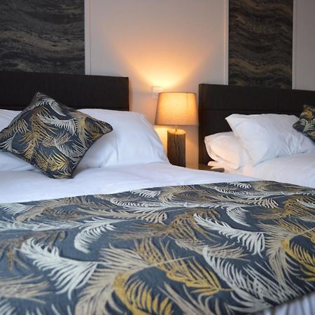 ספנימור The Corner Rooms At The Black Horse Inn מראה חיצוני תמונה