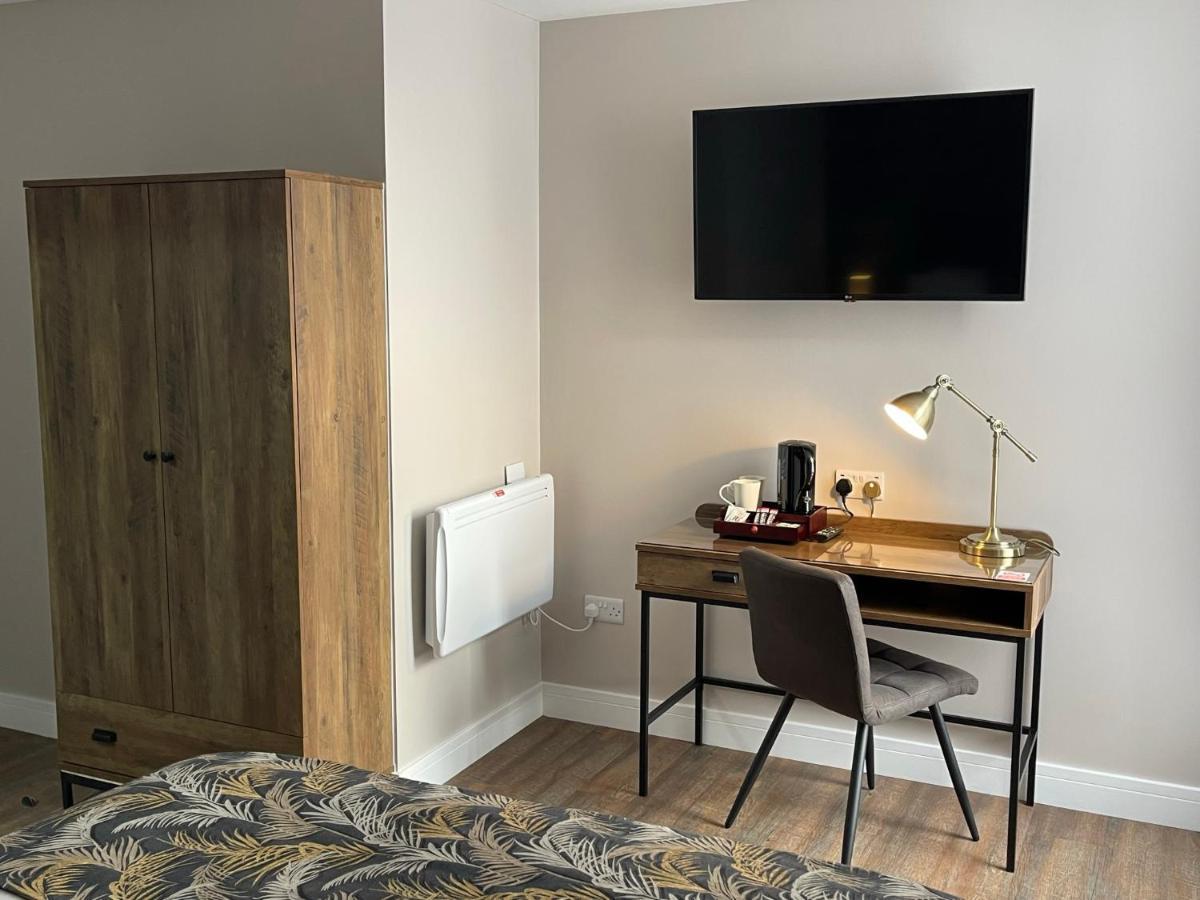ספנימור The Corner Rooms At The Black Horse Inn מראה חיצוני תמונה