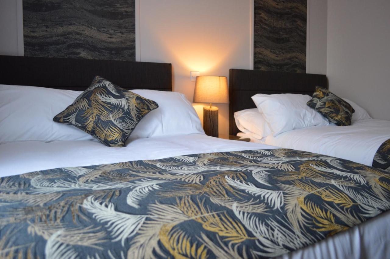 ספנימור The Corner Rooms At The Black Horse Inn מראה חיצוני תמונה
