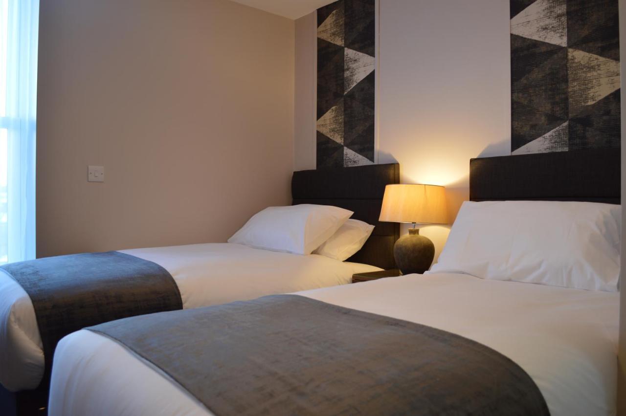 ספנימור The Corner Rooms At The Black Horse Inn מראה חיצוני תמונה