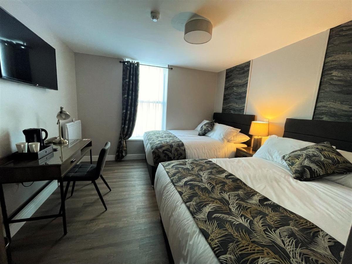 ספנימור The Corner Rooms At The Black Horse Inn מראה חיצוני תמונה